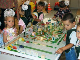 Настольно-напольная игра (магнитно-маркерный макет) "Азбука дорог" с комплектом тематических магнитов - fgospostavki.ru - Владивосток